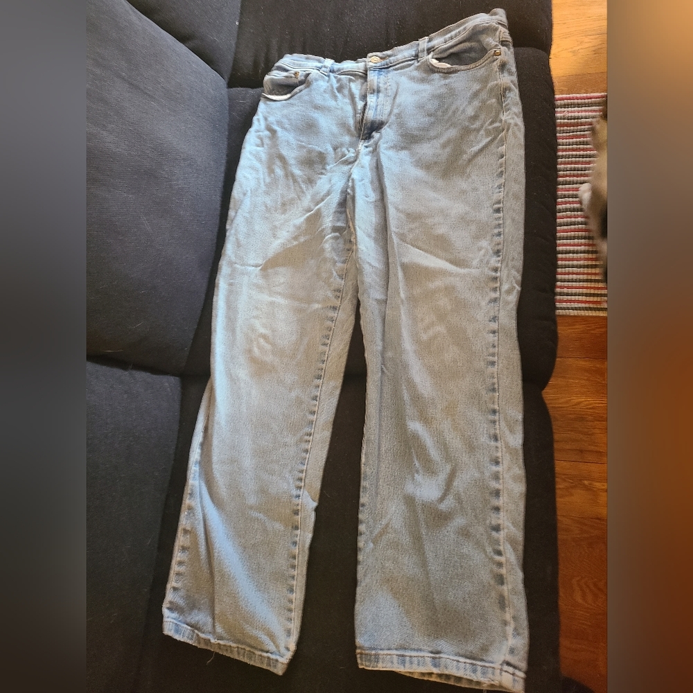 Lightwash mom jeans size 14